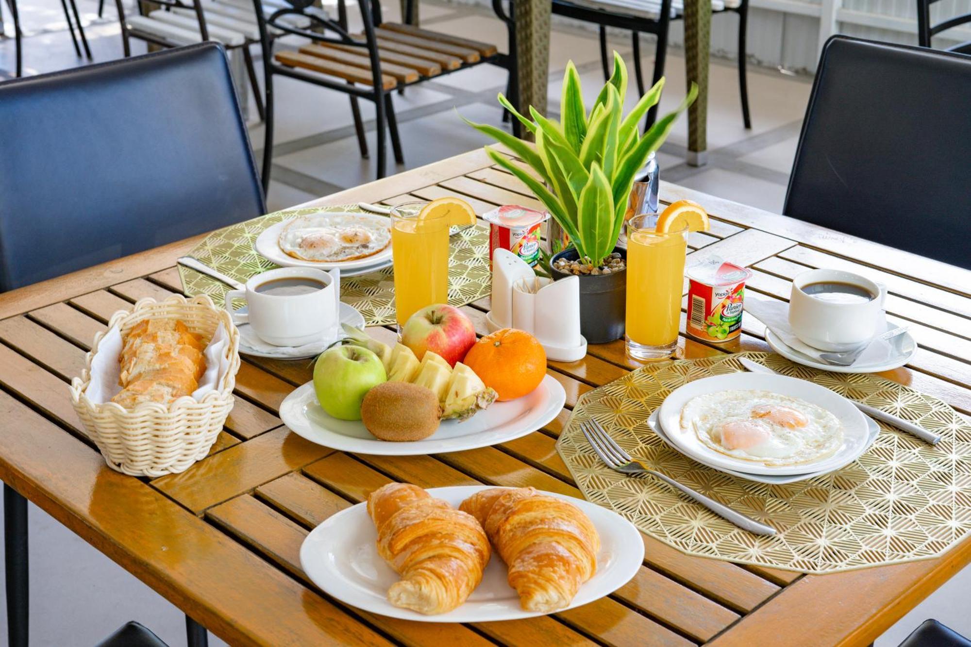 Pereybere Apartment With Breakfast And Private Balcony Pereybere Beach Kültér fotó